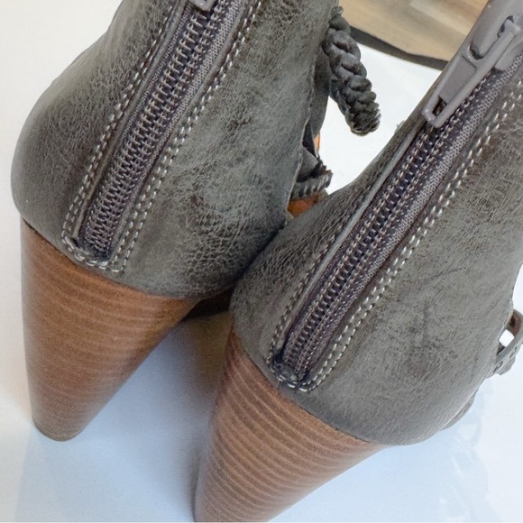 Crown Vintage gray gladiator wedge sandals ❤️ - Picture 4 of 7